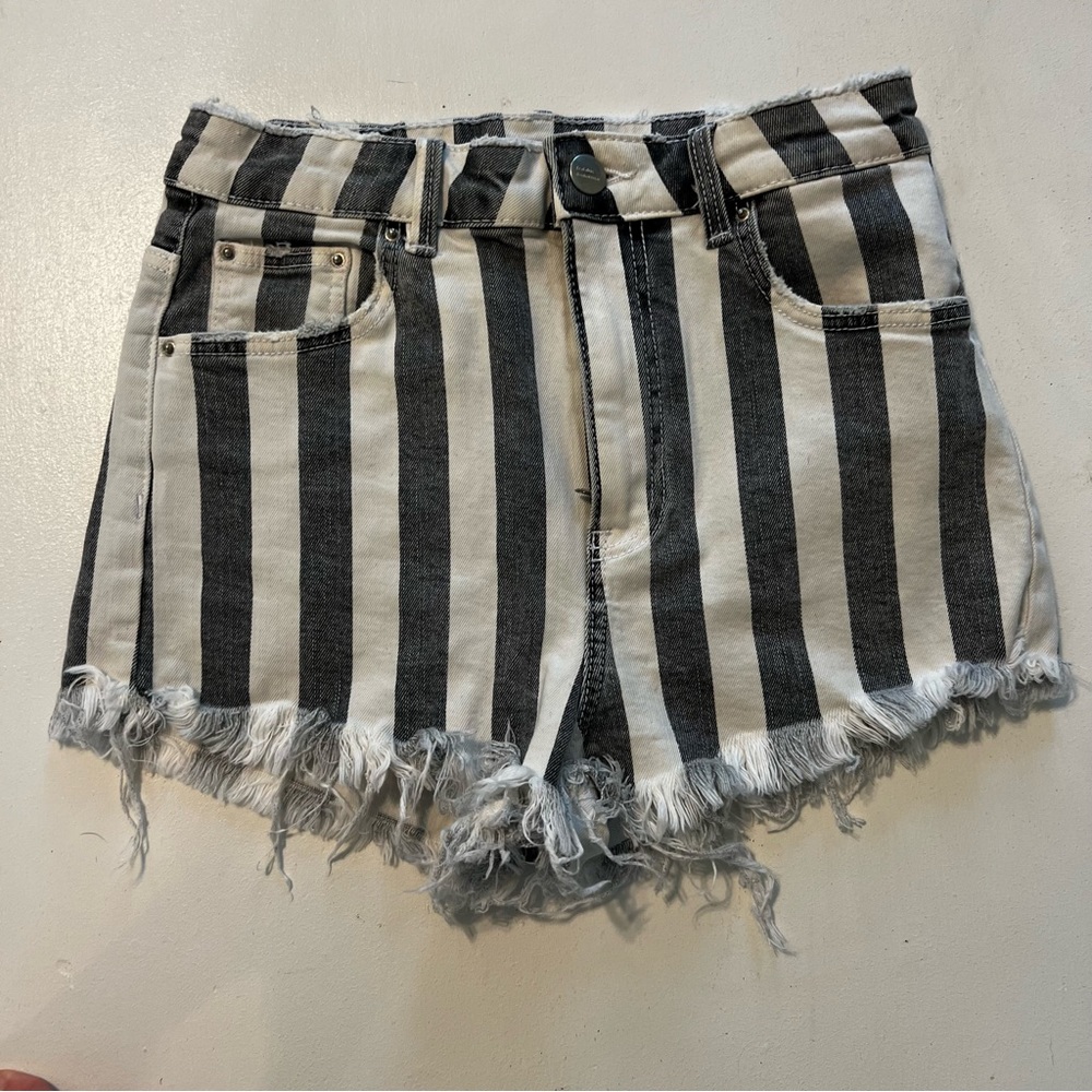 Zara cut off black and white striped shorts. Size 2. E1